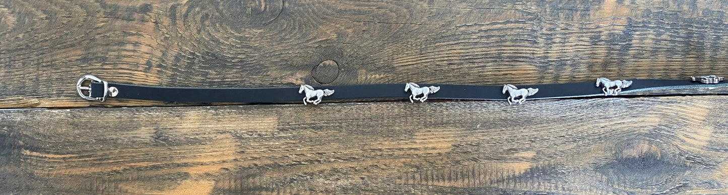 Otok na kapelusz small horses