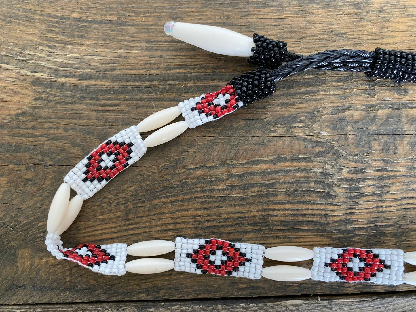 Otok z koralików/ biało-czerwony