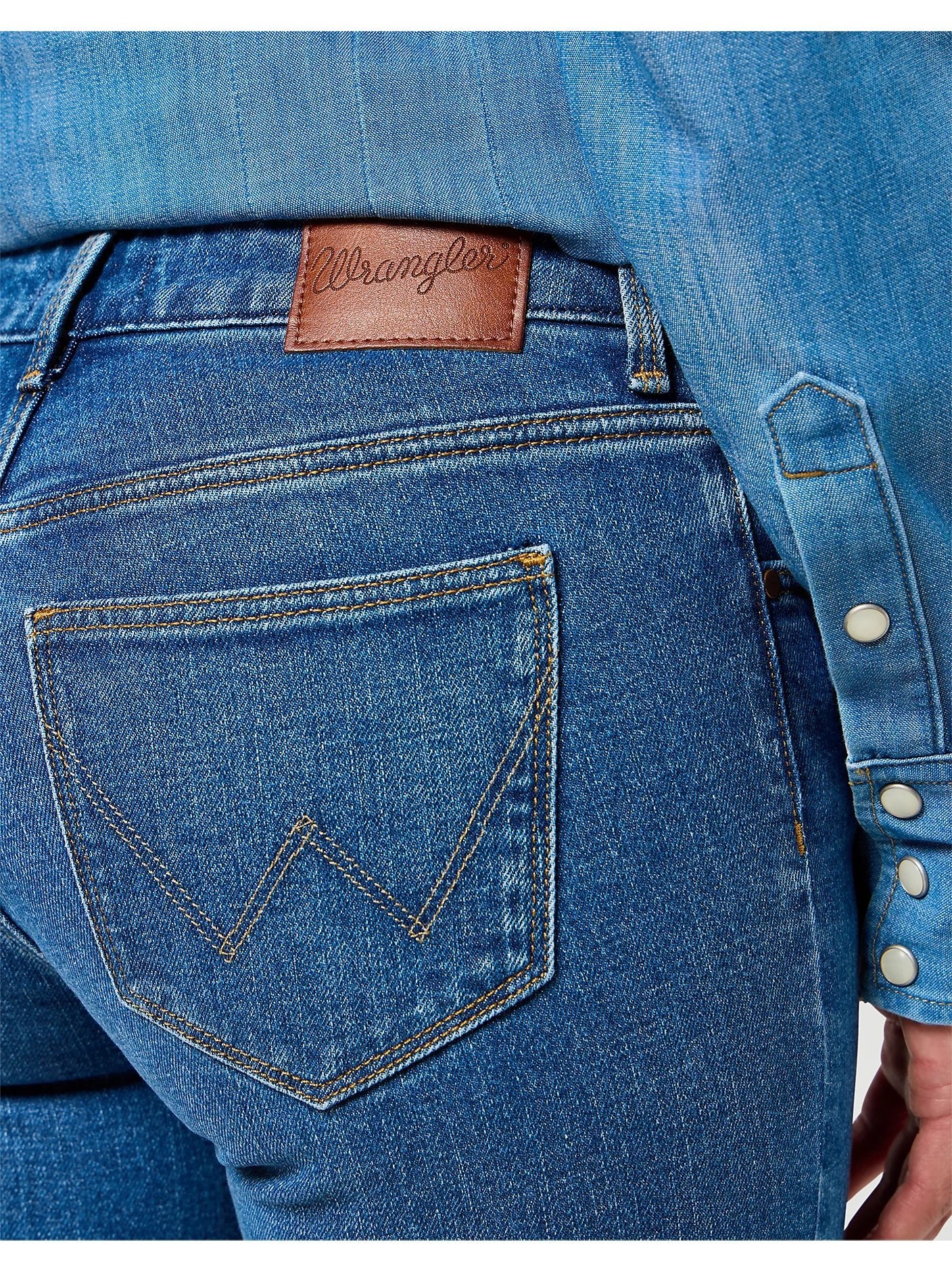 Wrangler BOOTCUT JEANS IN VINTAGE WORN