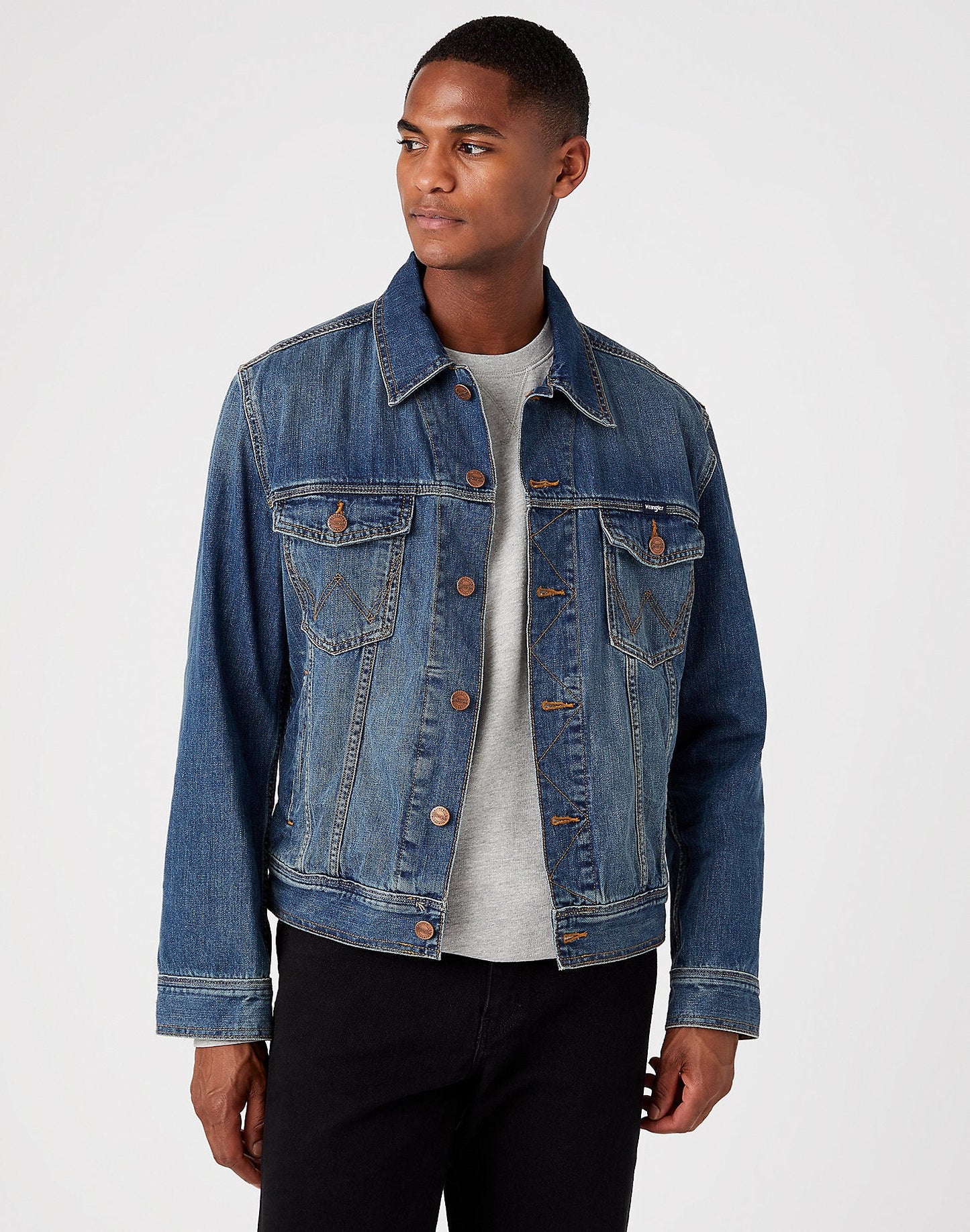 Wrangler CLASSIC DENIM JACKET IN MID STONE