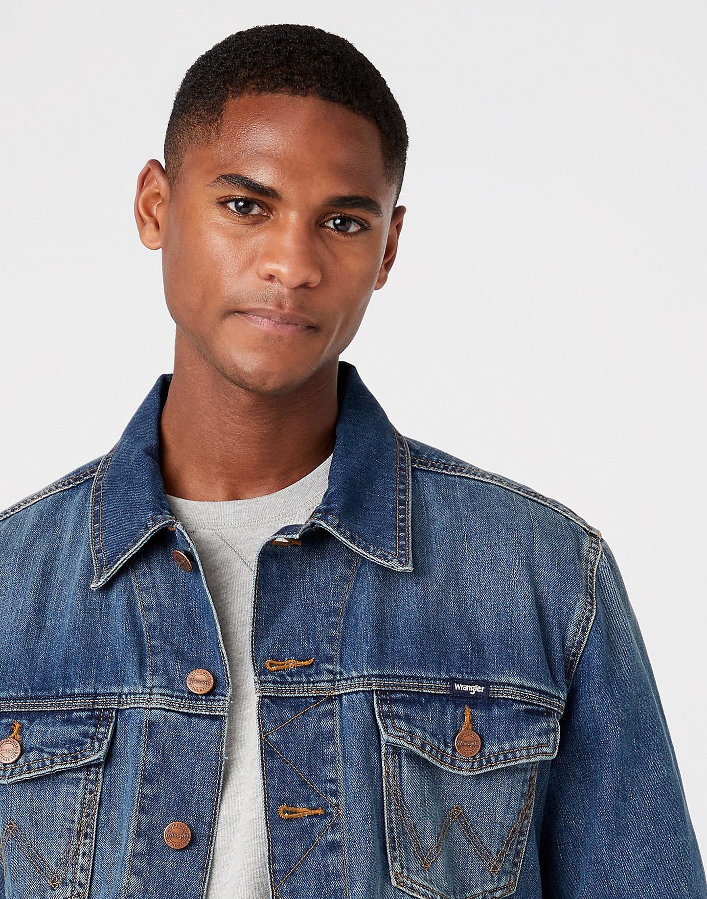 Wrangler CLASSIC DENIM JACKET IN MID STONE