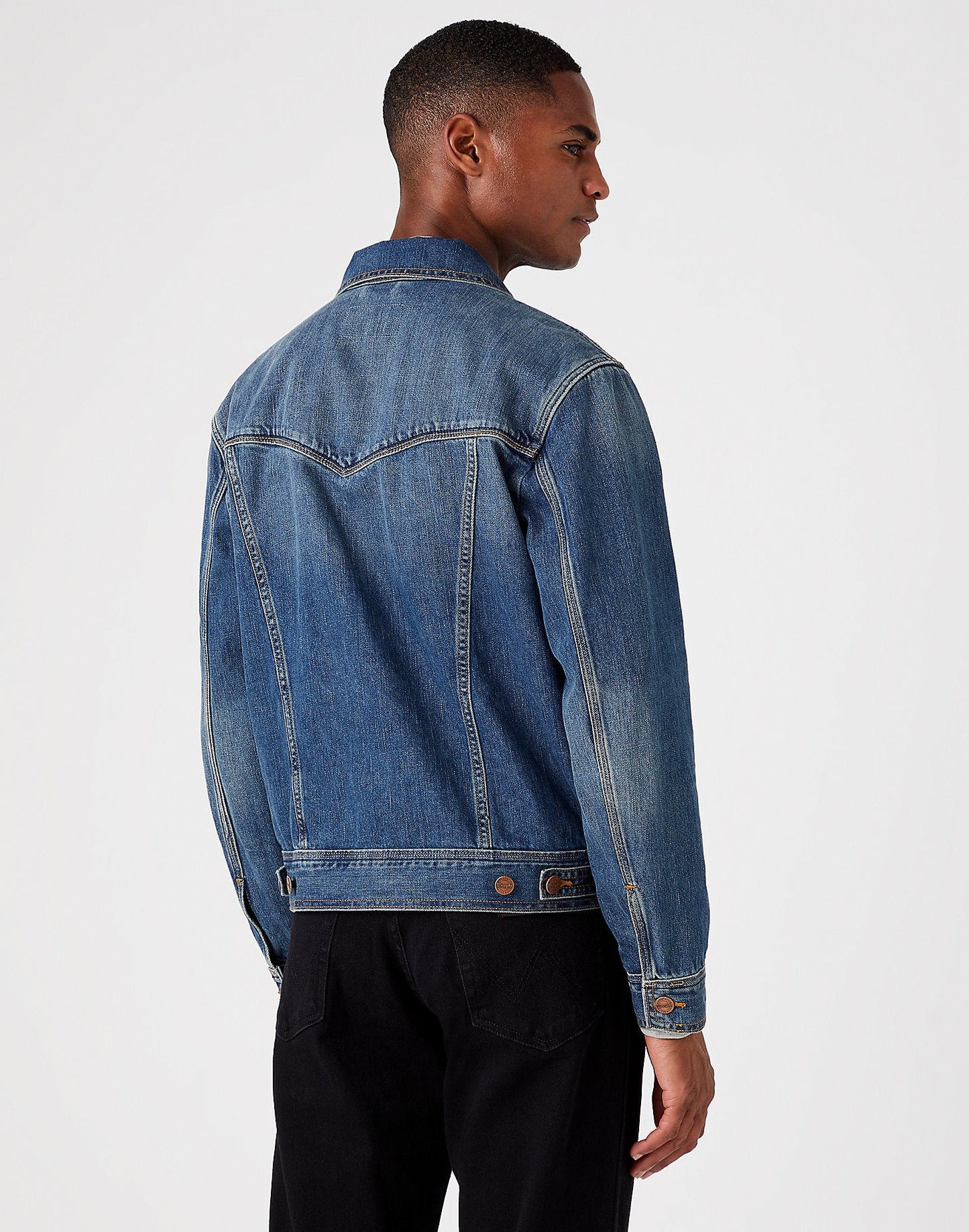 Wrangler CLASSIC DENIM JACKET IN MID STONE