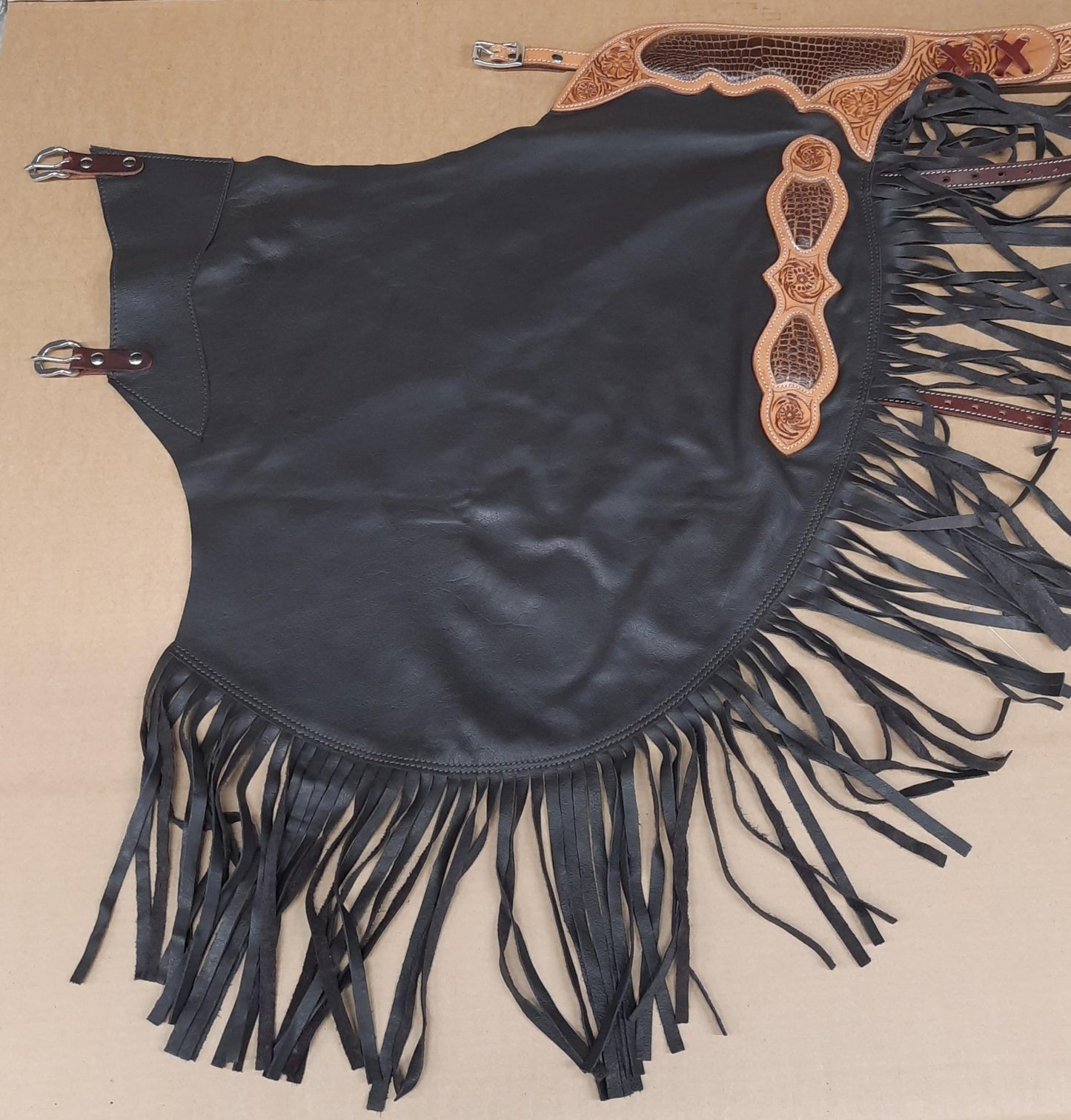 Brązowe  chapsy typu chink ze skóry bawolej