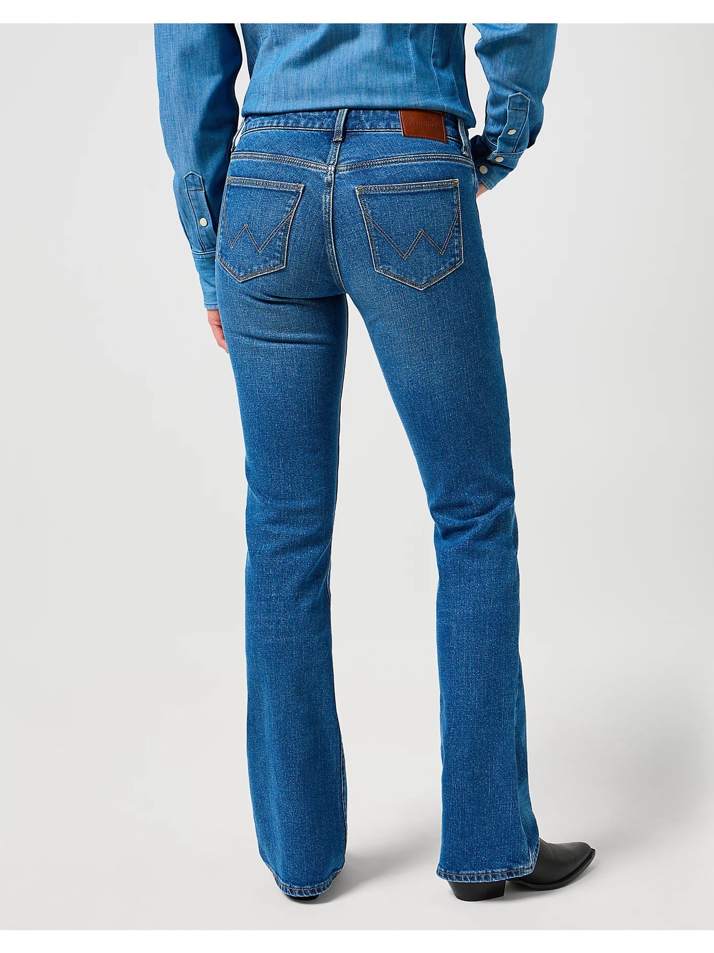 Wrangler BOOTCUT JEANS IN VINTAGE WORN